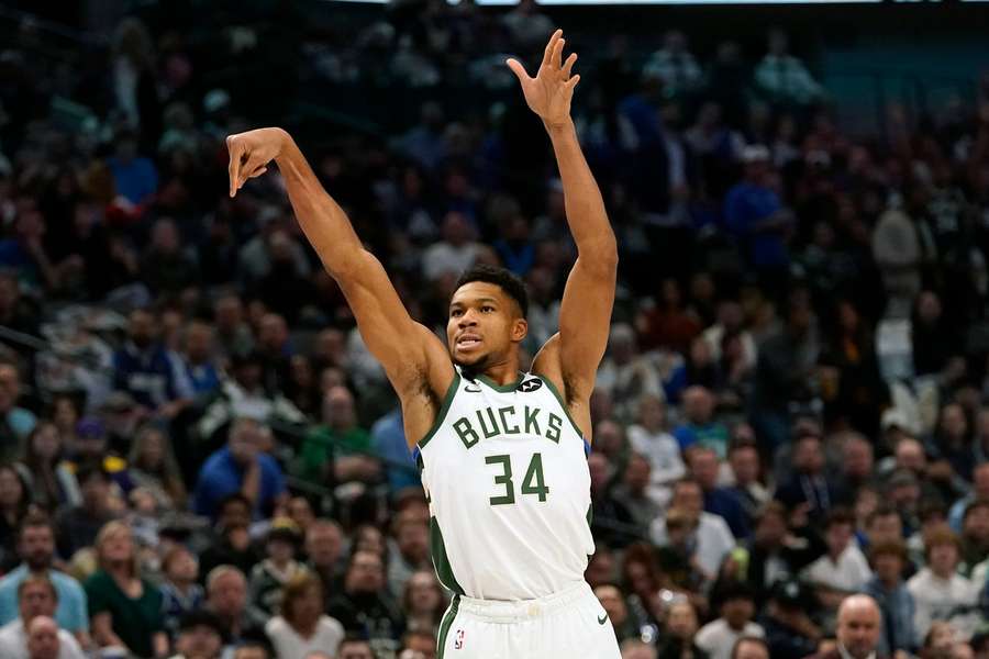 28-årige Giannis Antetokounmpo har spillet i Milwaukee Bucks, siden han i 2013 blev draftet af klubben.