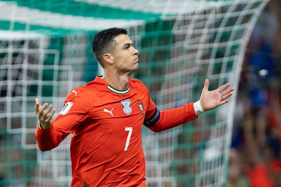 Campbell predicts Ronaldo won't retire for several years: It’s entirely down to him! Campbell predicts Ronaldo won't retire for several years: It’s entirely down to him!