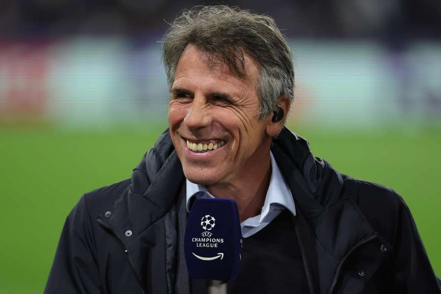 Zola als analist bij een Champions League-wedstrijd