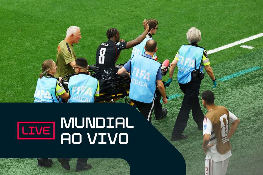 Apesar da lesão grave, Koné deixou o relvado a agradecer o apoio do estádio