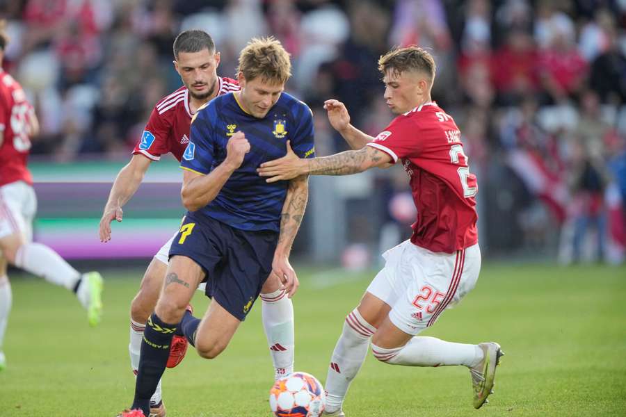 Vejle brænder straffe i tillægstid mod Brøndby og taber for sjette gang i træk