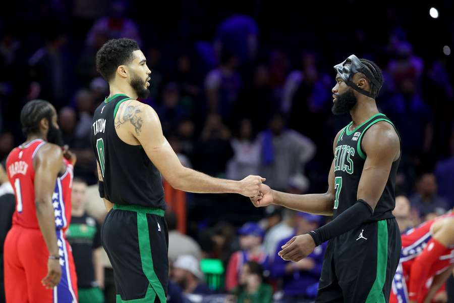 Celtics verpesten feestje Embiid en heroveren thuisvoordeel