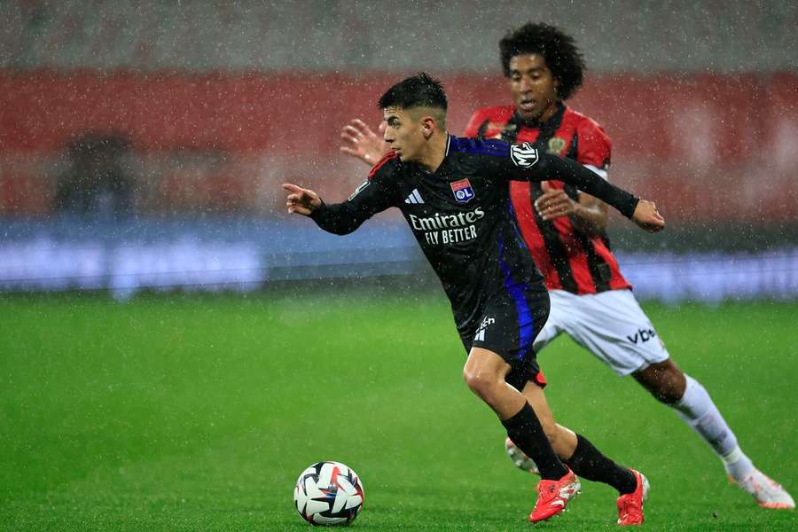 Lyon somou triunfo importante em Nice
