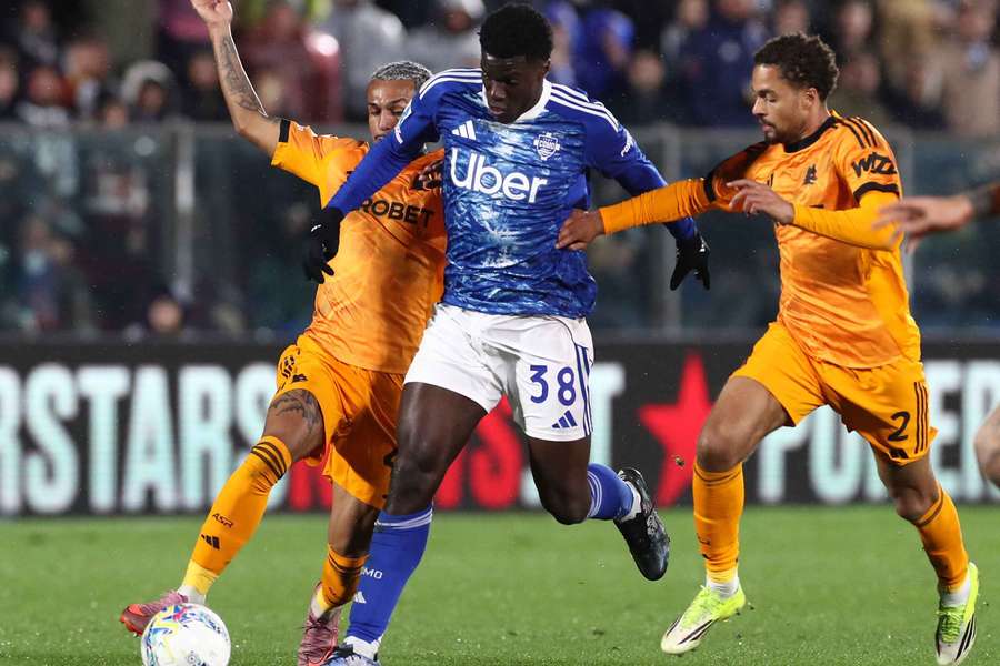 Diao contro la difesa della Roma