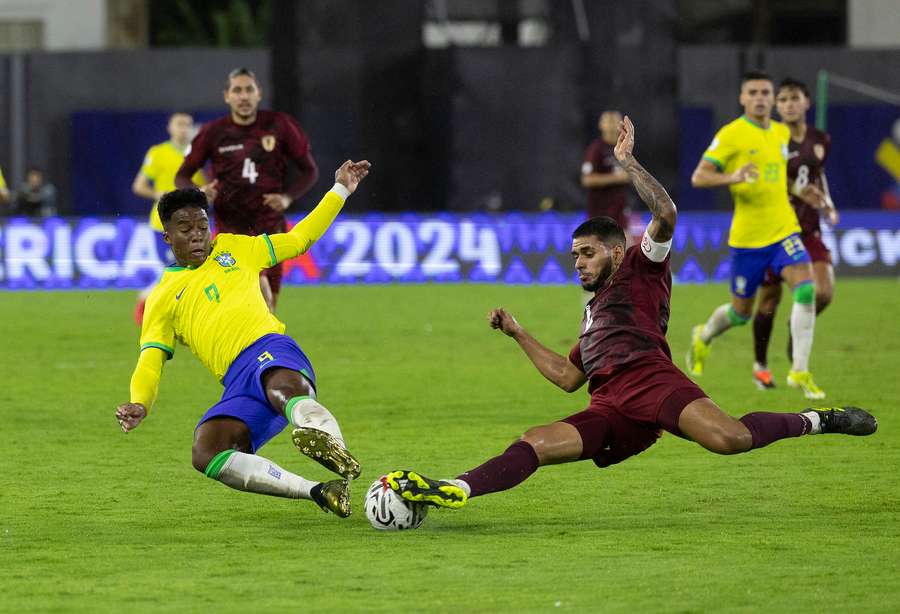 O jogo foi muito brigado entre Brasil e Venezuela