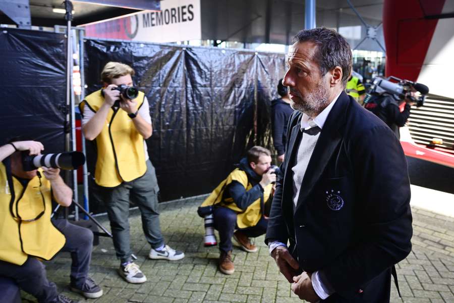 Ajax-trainer John van 't Schip kwam ook heelhuids aan in Rotterdam Ajax-trainer John van 't Schip kwam ook heelhuids aan in Rotterdam