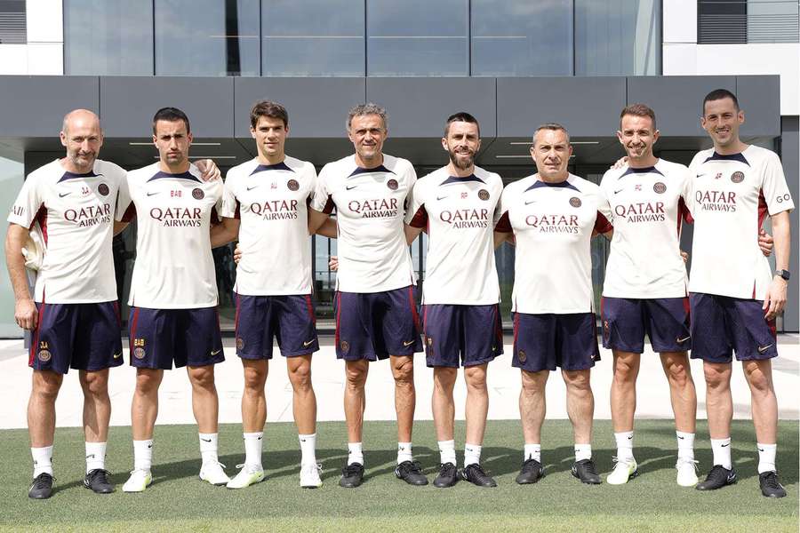 Foto oficial da equipa técnica liderada por Luis Enrique Foto oficial da equipa técnica liderada por Luis Enrique