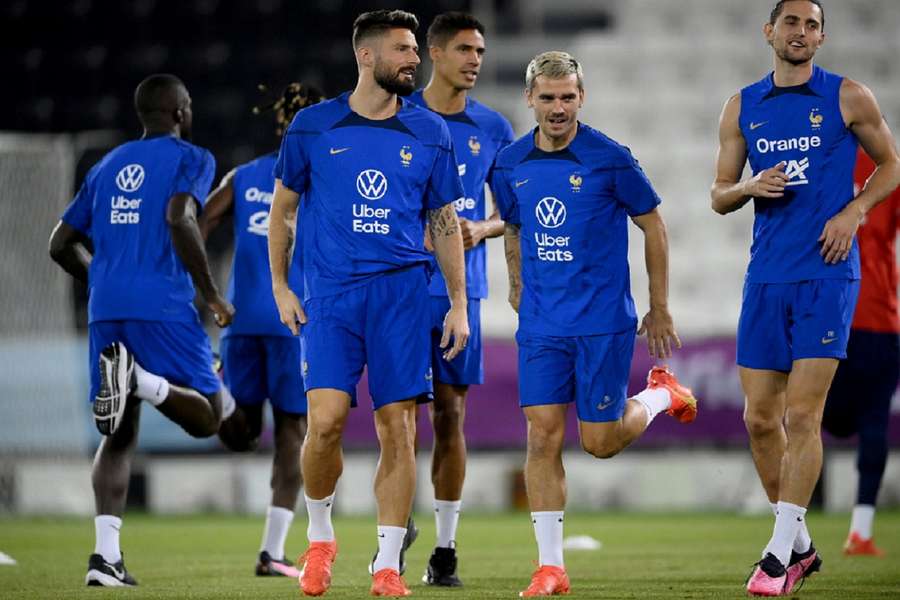 Adrien Rabiot (helemaal rechts) op een training van Frankrijk