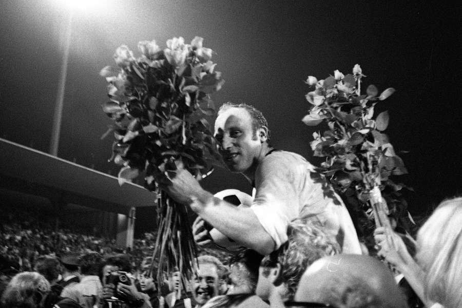 Uwe Seeler depois do seu último jogo pela equipa da DFB.