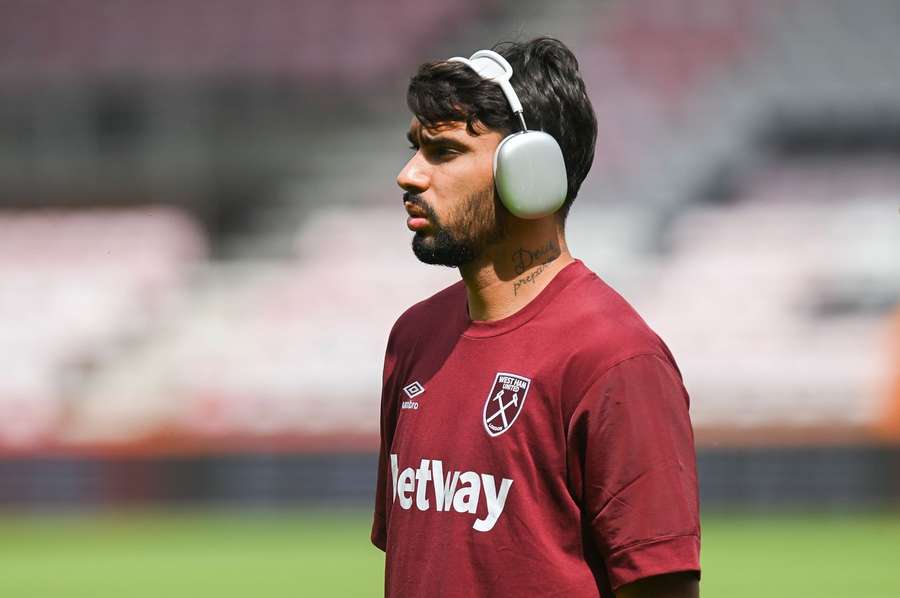 Lucas Paquetá z West Hamu musí řešit nepříjemnou situaci.