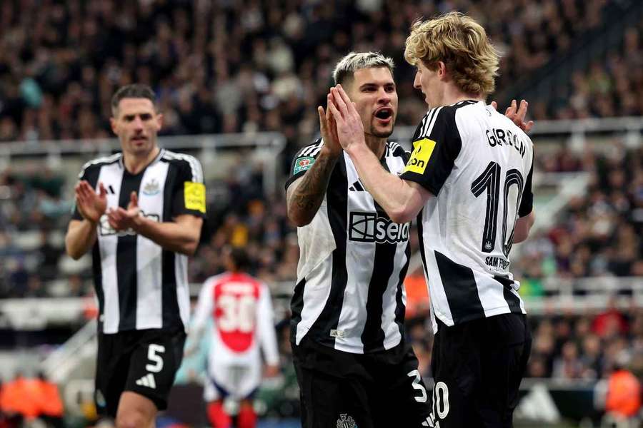 O Newcastle atropelou o Arsenal na Copa da Liga