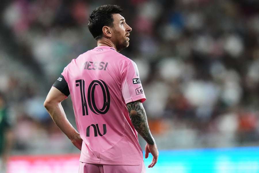 Messi looks on during Leagues Cup matchup against Club Leon
