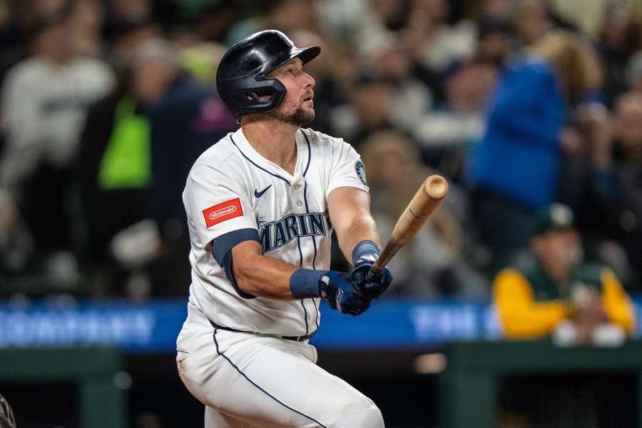 Mariners catcher Cal Raleigh reacts after a hit (2025)