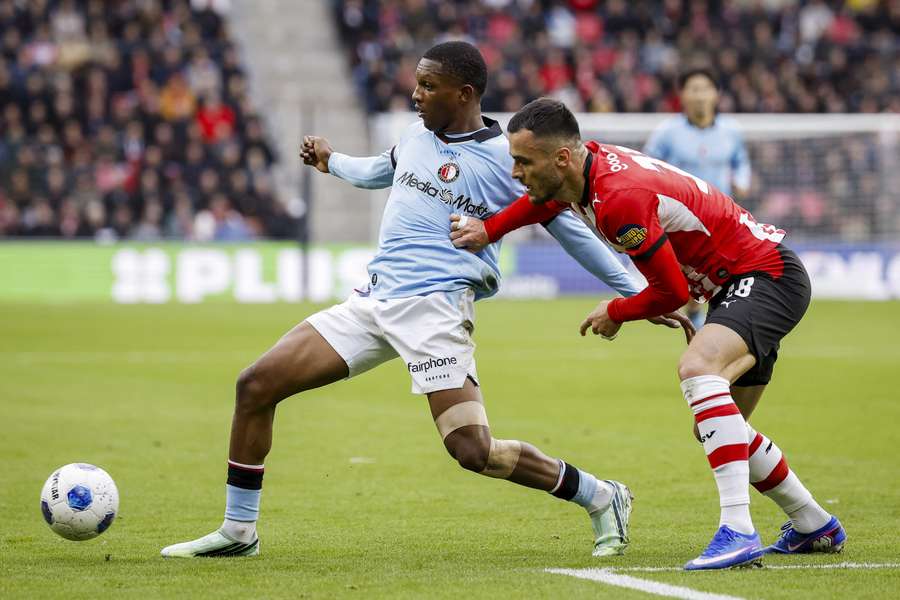 PSV's Filip Kostic (R) battles with Givairo Read of Feyenoord