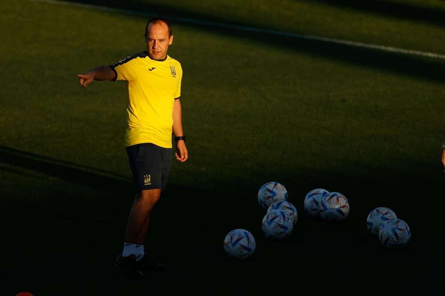 Lluís Cortés entrenando a la selección ucraniana