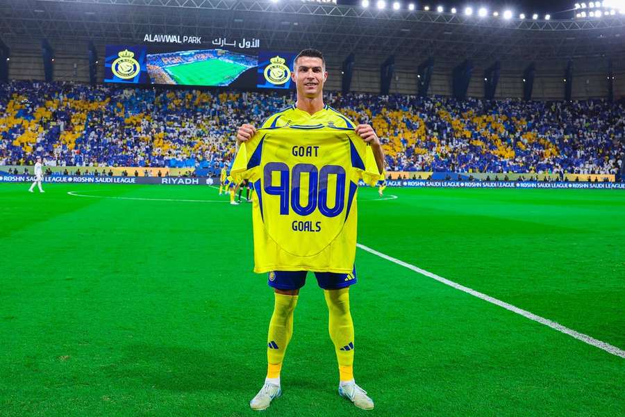 Cristiano Ronaldo recebeu homenagem no último jogo do Al-Nassr