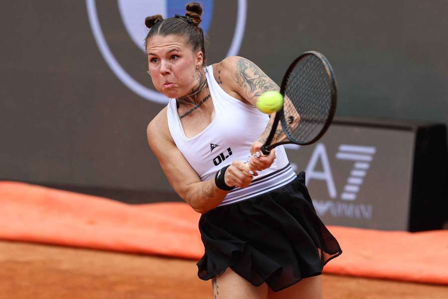 Oliynykova golpea la bola Oliynykova golpea la bola