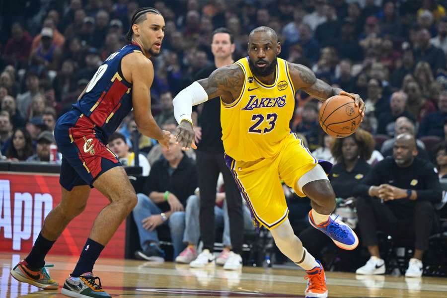 LeBron, en acción ante los Cavs