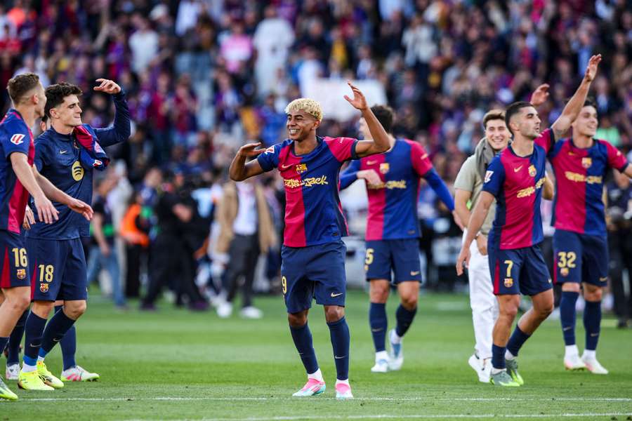 Los jugadores del Barcelona celebran la victoria en el último Clásico