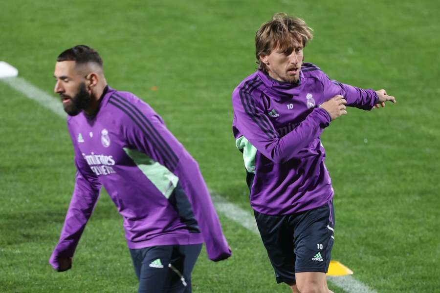 Benzema e Modric estarão em campo pelo Real na Supercopa