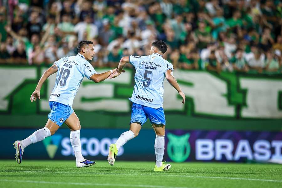 Nardoni empatou o placar para o Grêmio ainda no primeiro tempo Nardoni empatou o placar para o Grêmio ainda no primeiro tempo