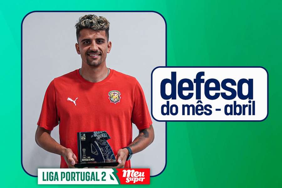 Romain Correia com o prémio de melhor defesa do mês Romain Correia com o prémio de melhor defesa do mês