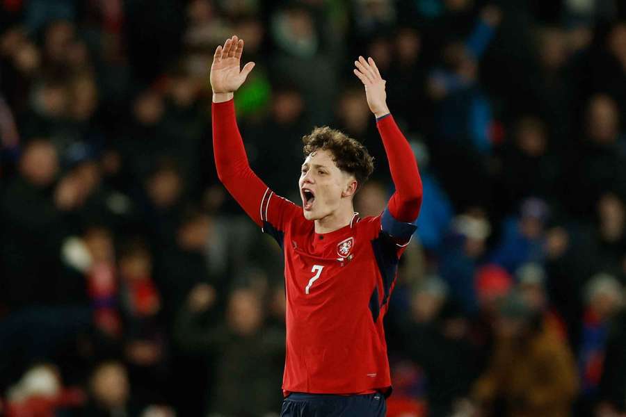 Ladislav Krejčí slaví těsnou výhru nad Irskem. Ladislav Krejčí slaví těsnou výhru nad Irskem.