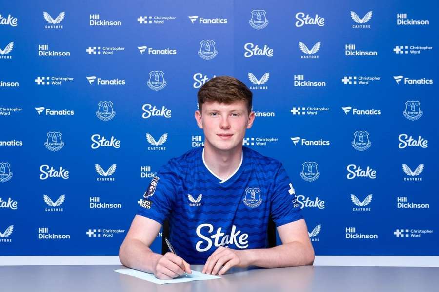 Patterson happy signing new Everton deal
