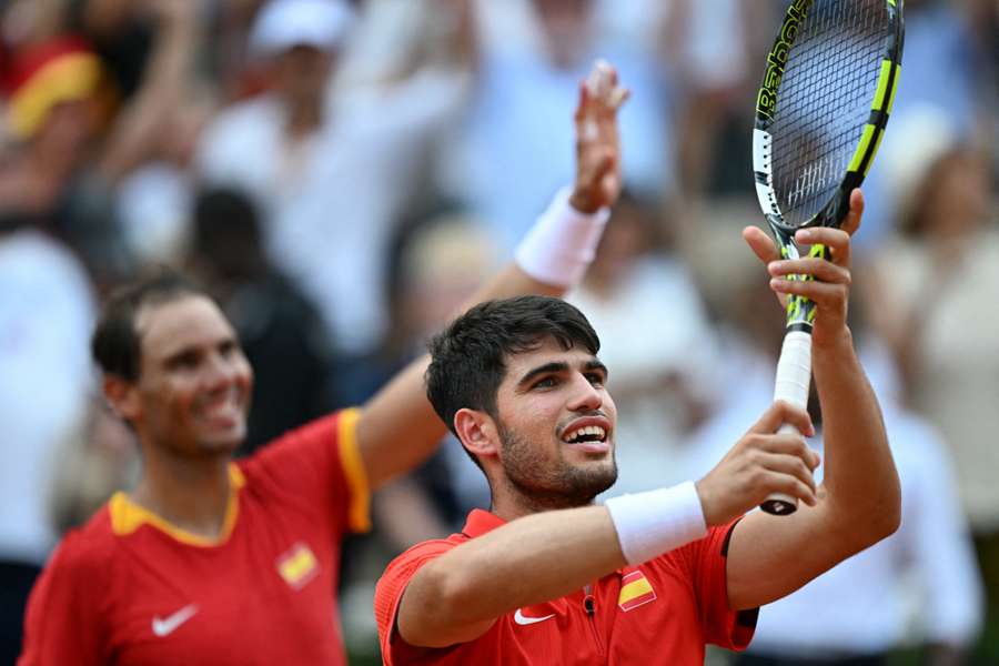 Rafael Nadal (l.) und Carlos Alcaraz (r.) sind die Publikumslieblinge in Roland Garros.