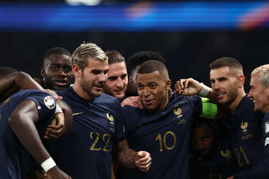 La Francia festeggia la vittoria contro l'Irlanda