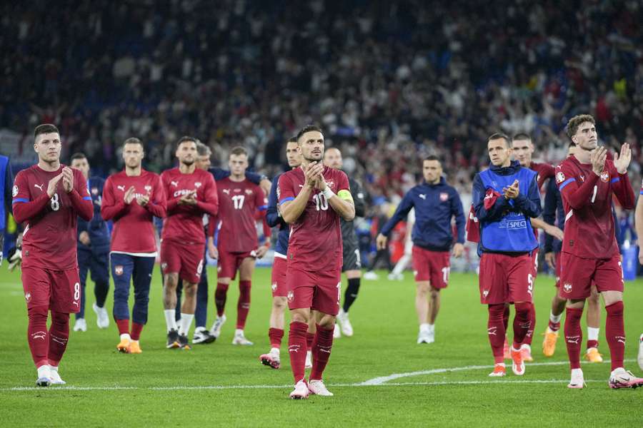 Die serbischen Nationalspieler nach der 0:1-Niederlage gegen England.