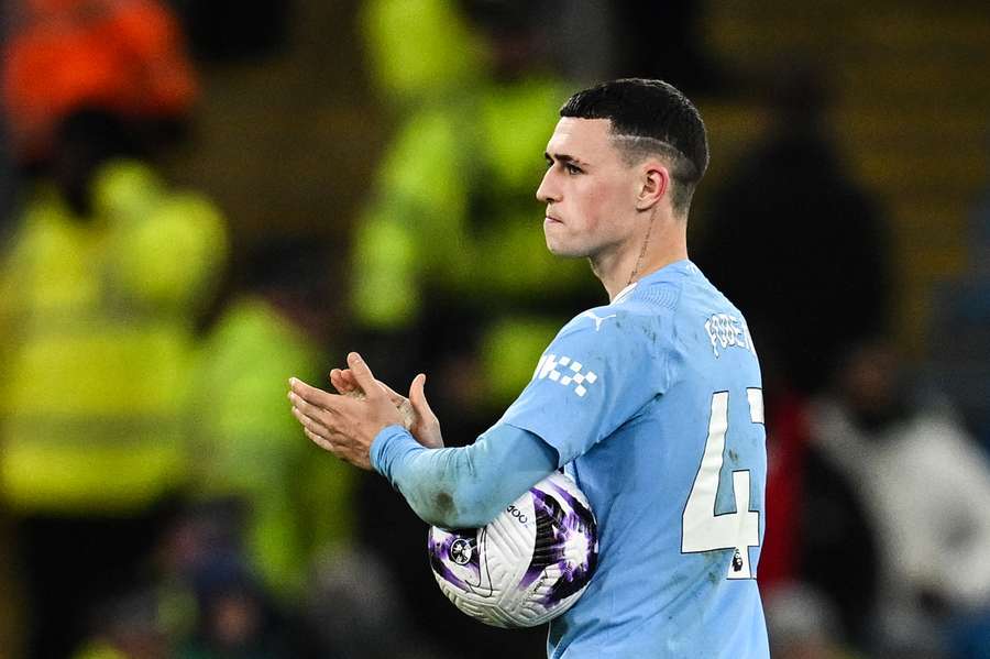 Phil Foden marcou três vezes contra o Aston Villa, na última quarta (3)