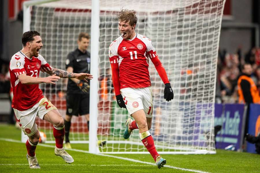 I sin blot tredje landskamp diskede kun 20-årige Rasmus Højlund op med et hattrick. I sin blot tredje landskamp diskede kun 20-årige Rasmus Højlund op med et hattrick.
