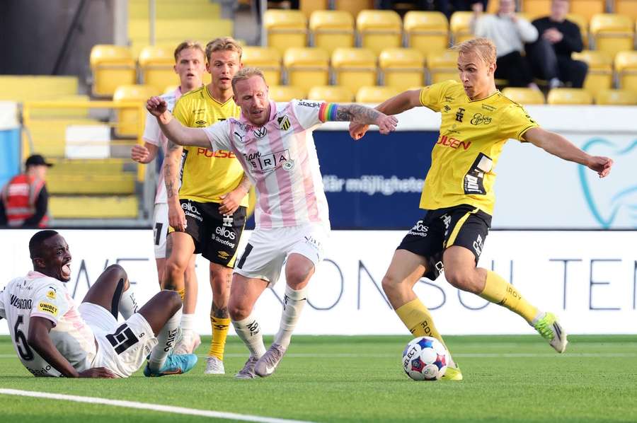 Leo Ostman scores for Elfsborg against Hacken Leo Ostman scores for Elfsborg against Hacken