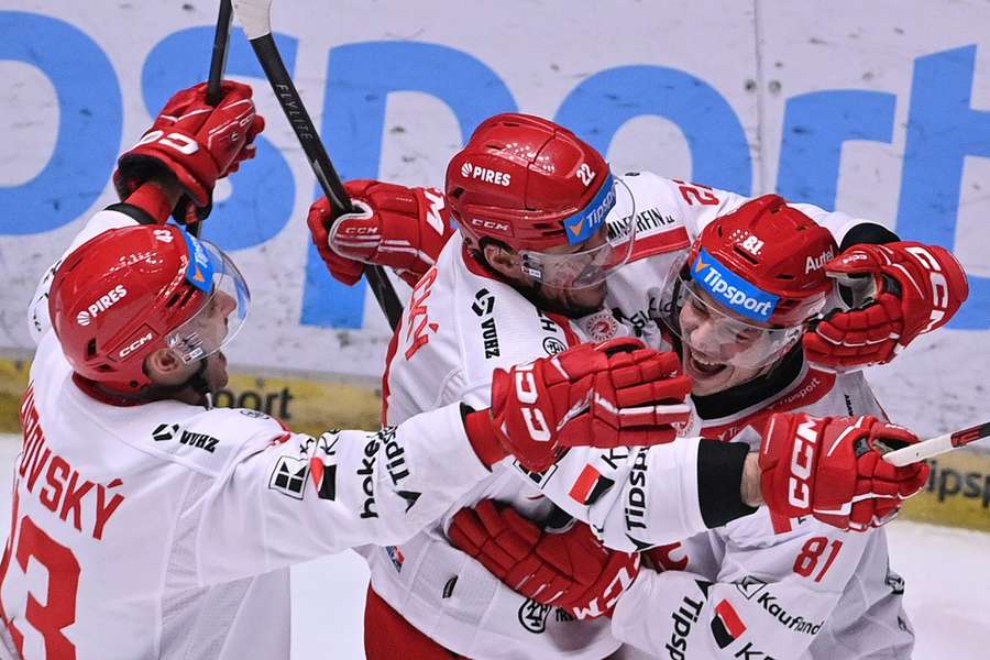 Třinec jede na vítězné vlně. Třinec jede na vítězné vlně.