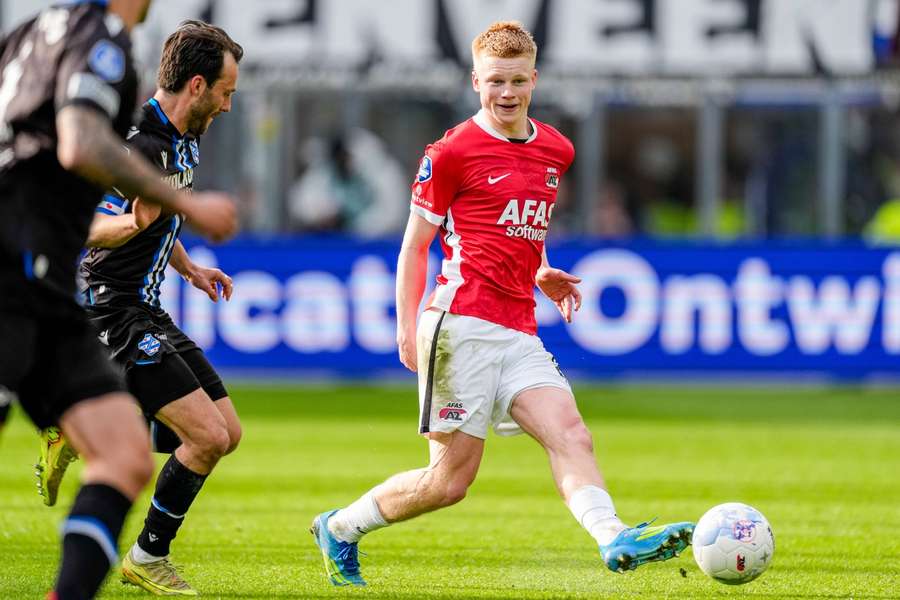 AZ Alkmaar's Kees Smit in action against Heerenveen