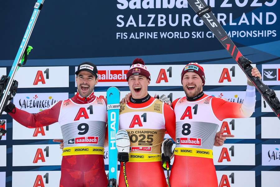 Zweimal Schweiz, einmal Österreich: Vincent Kriechmayr (l.) gewann Silber in der Abfahrt