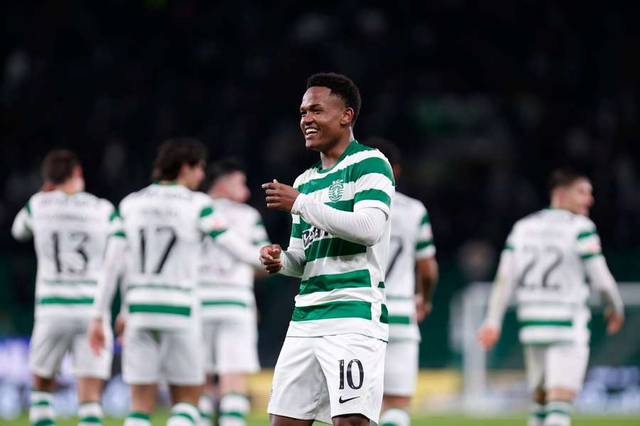 Geny Catamo bisou no triunfo do Sporting diante do Casa Pia