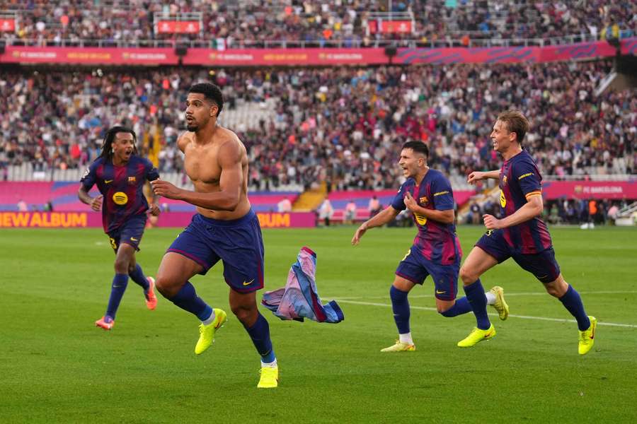 El Barça gana con épica