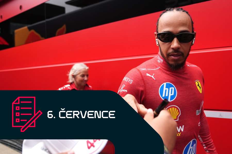 Lewis Hamilton v barvách Ferrari na Silverstone.