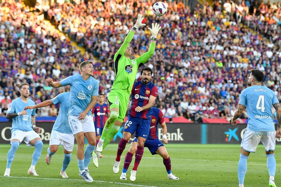 Iván Villar a longtemps pris le dessus sur le Barça