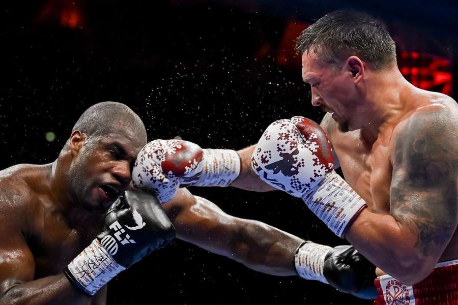 Oleksandr Usyk hat sich zum zweiten Mal nach 2024 zum Box-Weltmeister im Schwergewicht gekrönt.