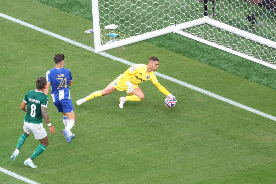 Porto's Claudio Ramos makes a save during their opening Group A match against Palmeiras on Sunday