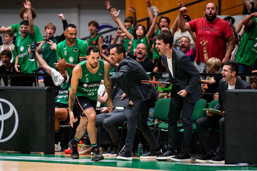 Kassius Robertson, tras anotar una canasta ante el UCAM