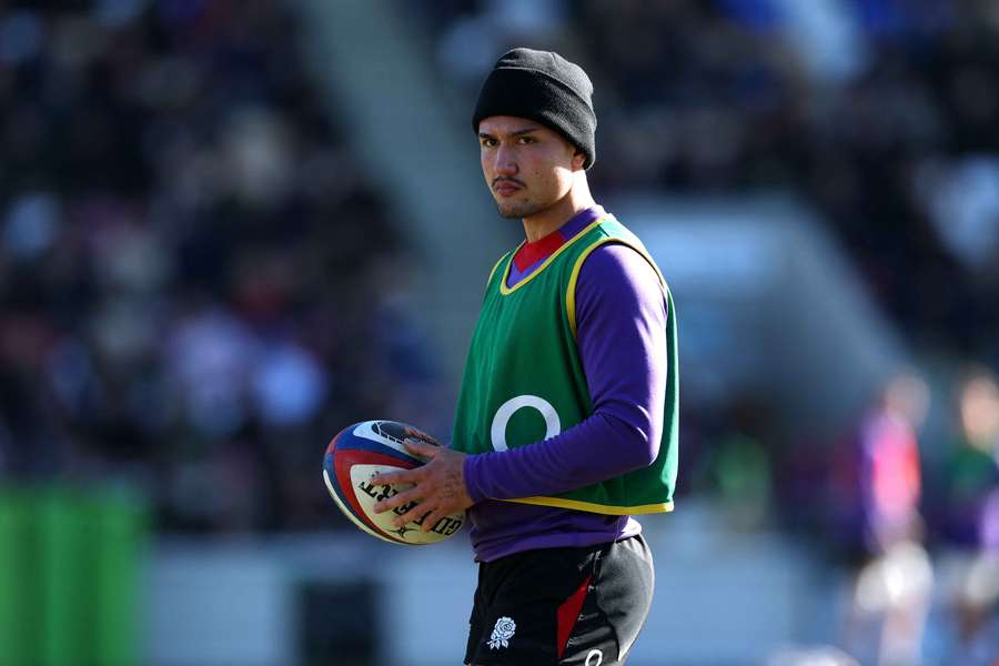 England full-back Marcus Smith has been left out of the side to play Italy in the Six Nations at Twickenham