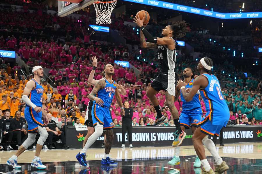 Los Thunder golpean a los Spurs Los Thunder golpean a los Spurs