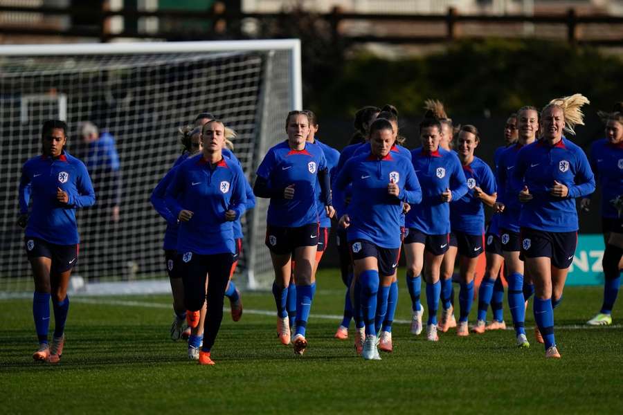 Alle speelsters Oranje tijdens de laatste training voor de wedstrijd tegen Vietnam