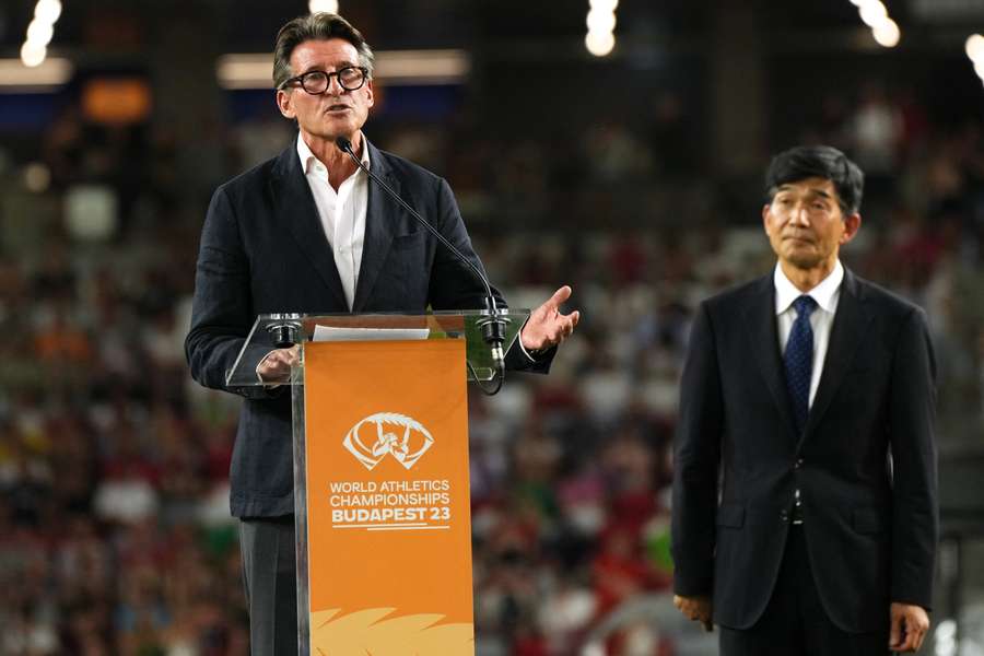 Sebastian Coe comparece en público.