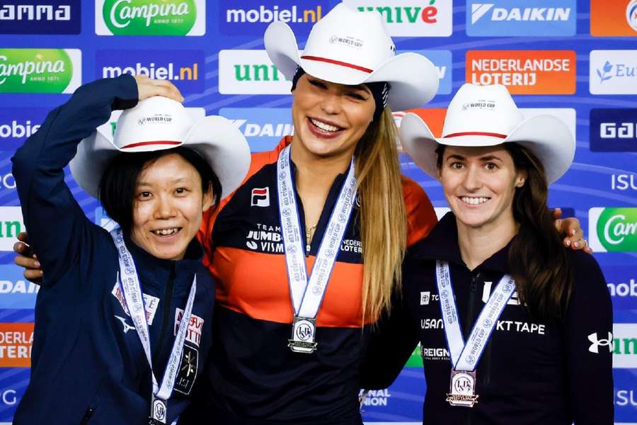 Het podium bij de vrouwen op de 1000 meter in Calgary