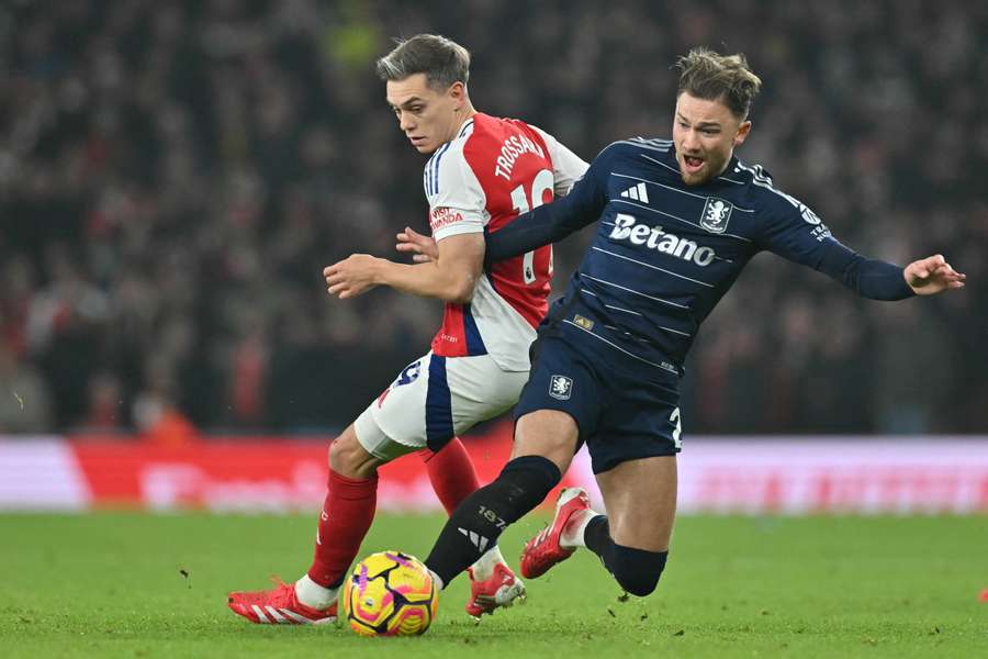 Arsenal zawodzi na Emirates, roztrwonili prowadzenie w kilka minut. Remis po asyście Casha